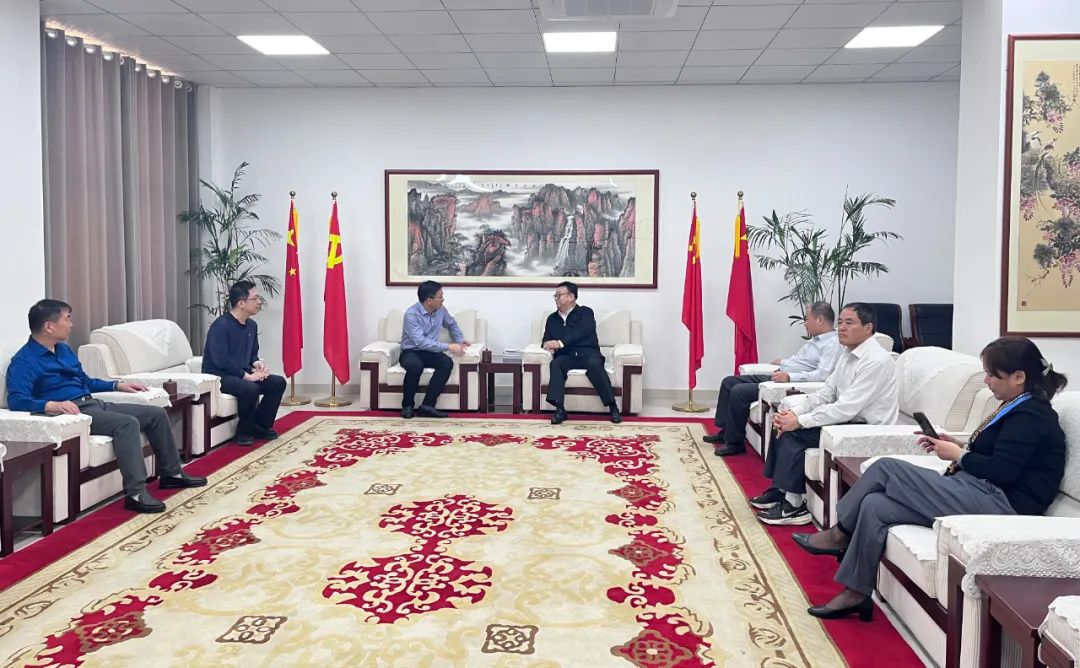 南京玉橋商業(yè)集團黨委書記、執(zhí)行董事汪洋一行來訪我會